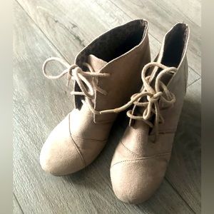 WMNS WEDGE BOOTIES SZ 7